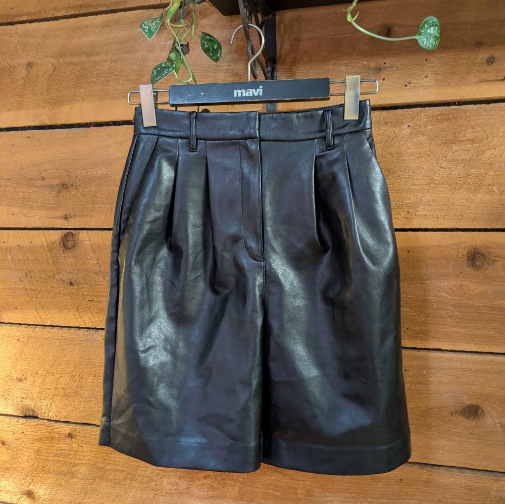 Aritzia Wilfred Vegan Leather Shorts